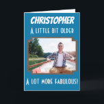 Carte Funny 40th Birthday Photo<br><div class="desc">Une carte d'anniversaire fabuleuse pour un homme de votre vie ! Idéal pour une personne "un peu plus âgée, beaucoup plus fabuleuse" ! Faites-lui sourire avec cette carte élégante et humoristique - ce serait parfait pour un anniversaire d'étape comme un 40ème ou 50ème. Personnalisez avec votre nom, votre photo et...</div>