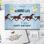 Carte Funny Belated Birthday Card avec Cheval<br><div class="desc">🎈 🐎 Horseplay Excusez-moi Anniversaire Carte ! 🤣 🎂 Spreading sourit même si vous êtes à la mode en retard ! 🕒 🎈 Notre carte d'anniversaire comporte des chevaux fantaisistes qui trottent avec des ballons, apportant une dose d'humour à la célébration. ✏️ texte intérieur modifiable pour ajouter vos souhaits d'anniversaire...</div>