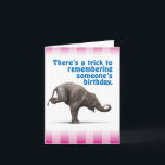 Carte Funny Belated Birthday Card - Trick to Souvenirs<br><div class="desc">A propos de cet article * INSIDE SALUT : "Est-ce que vous le connaissez ? " "Joyeux Anniversaire Belated" COVER - Il y a un truc pour se souvenir de l'anniversaire de quelqu'un. * TAILLE DE CARTE - Recevez 1 carte pour notes de taille régulière avec enveloppe de 5 x...</div>