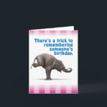 Carte Funny Belated Birthday Card - Trick to Souvenirs<br><div class="desc">A propos de cet article * INSIDE SALUT : "Est-ce que vous le connaissez ? " "Joyeux Anniversaire Belated" COVER - Il y a un truc pour se souvenir de l'anniversaire de quelqu'un. * TAILLE DE CARTE - Recevez 1 carte pour notes de taille régulière avec enveloppe de 5 x...</div>