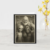 Carte Funny Bigfoot, Alien, &amp; Yeti Sasquatch Rock On (Fleur jaune)