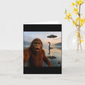 Carte Funny Bigfoot Selfie With Loch Ness Monster And Uf (Fleur jaune)