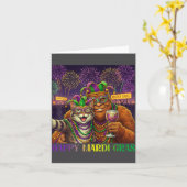 Carte Funny Cat Bigfoot Selfie Mardi Gras Carnival Party (Fleur jaune)