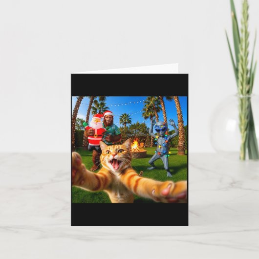 Carte Funny Christmas Cat Selfie With Bigfoot & Alie (Devant)