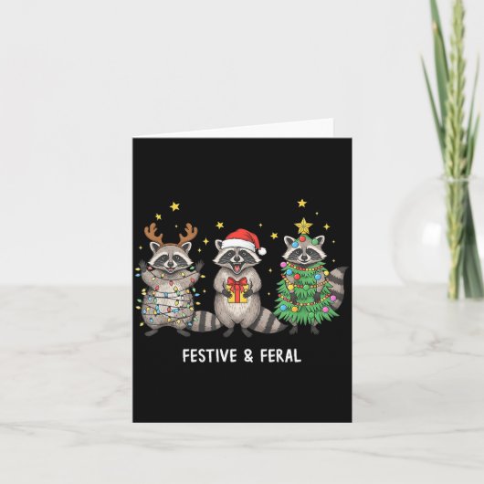 Carte Funny Christmas Racoon - Feral But Festive (Devant)
