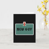 Carte Funny New Guy Name Badge Tee For New Employees (Fleur jaune)