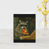 Carte Funny Raccoon Eating Zza Animal Meme  (Fleur jaune)