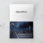 Carte Funny Skeleton Tells a Joke Halloween (Intérieur)