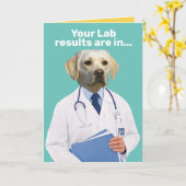 Carte Funny Yellow Lab Doctor avec résultats de laborato (Fleur jaune)