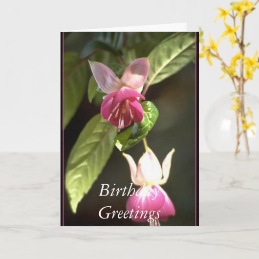 Carte Fuschia,    salutations d'anniversaire (Fleur jaune)