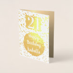 Carte Gold 21st Birthday personnalisée<br><div class="desc">Carte d'or personnalisée de 21e anniversaire avec nom et confetti d'or design.</div>