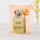 Carte Golden Retriever en sac d'anniversaire (Fleur jaune)