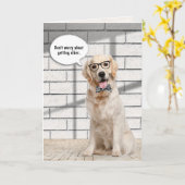 Carte Golden Retriever vieillit son anniversaire (Fleur jaune)
