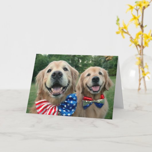 Carte Golden Retrivers in Bow Cravate Independence Day (Fleur jaune)