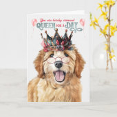 Carte Goldendoodle Dog Queen pour une journée d'annivers (Fleur jaune)