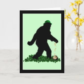 Carte Gone Squatchin' le jour de la Saint Patrick (Fleur jaune)