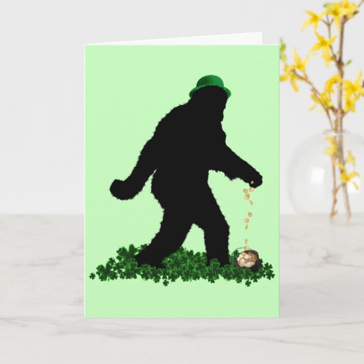 Carte Gone Squatchin' le jour de la Saint Patrick (Fleur jaune)