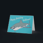 Carte Grand requin blanc Personnalisé Anniversaire<br><div class="desc">Cette carte de voeux est la façon parfaite de dire joyeux anniversaire à votre fan préféré de requins ou l'utiliser pour toute occasion puisque tout le texte sur cette carte est facile à customiser. Il présente une illustration d'un grand requin blanc contre un arrière - plan bleu vif. Utilisez le...</div>