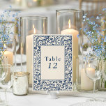 Carte graphique de sièges de table bleue florale<br><div class="desc">Cette élégante conception de numéro de table assise est dotée de la même palette de couleurs bleu et crème intemporelle avec un cadre vintage à fleurs, créant un look cohésif qui complète votre thème mariage. Chaque numéro de table est affiché en bonne place dans la fontaine serif classique pour faciliter...</div>