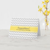 Carte Gray Jaune Chevron Félicitations pour vos attentes (Fleur jaune)