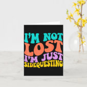 Carte Groovy I’m Not Lost, I’m Just Sidequesting – Funny (Fleur jaune)