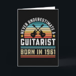 Carte Guitariste né 1961 60e anniversaire Guitare Cadeau<br><div class="desc">Ne sous-estimez jamais un guitariste né en 1961. Idéal 60e anniversaire Cadeau pour un 60 ans Guitar Player & mélomane passionné qui aime la guitare. Retro présent pour Hommes,  Femmes,  ton père en Fête des pères.</div>