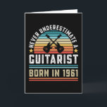 Carte Guitariste né 1961 60e anniversaire Guitare Cadeau<br><div class="desc">Ne sous-estimez jamais un guitariste né en 1961. Idéal 60e anniversaire Cadeau pour un 60 ans Guitar Player & mélomane passionné qui aime la guitare. Retro présent pour Hommes,  Femmes,  ton père en Fête des pères.</div>