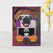 Carte Halloween - juste un Lil éffrayant - carlin (Fleur jaune)
