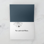 Carte Halloween sorcière et chatte sur un bâton à brosse (Intérieur)