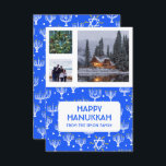 Carte HANOUKKA CUSTOM 3 PHOTOS Menorah Star Holiday<br><div class="desc">Customisez cette carte à plat en ajoutant votre propre texte et photos à l'avant ou à l'arrière. Il y a une grille devant les photos qui facilite l'utilisation de toutes les photos de taille que vous avez et les garde alignés et en format carré. Vous pouvez supprimer la grille ou...</div>