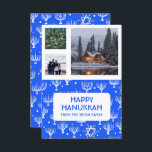 Carte HANOUKKA CUSTOM 3 PHOTOS Menorah Star Holiday<br><div class="desc">Customisez cette carte à plat en ajoutant votre propre texte et photos à l'avant ou à l'arrière. Il y a une grille devant les photos qui facilite l'utilisation de toutes les photos de taille que vous avez et les garde alignés et en format carré. Vous pouvez supprimer la grille ou...</div>
