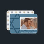 Carte Hanoukka joyeuse de la famille Schwartz<br><div class="desc">[![hallmark.com/cards/photo... ](https://images.openai.com/thumbnails/url/LdDToXicu1mUUVJSUGylr5-al1xUWVCSmqJbkpRnoJdeXJJYkpmsl5yfq5-Zm5ieWmxfaAuUsXL0S7F0Tw7y8fcNDAs3y493LK0MKAjPqvBwNnMMz0wziHQrNk8sLA6zzDD3dU128alI9DaPd_ZxDTKo8si0CHFVKwYAvxgomA)](https://www.hallmark.com/cards/photo-cards/white-frame-and-menorah-flat-hanukkah-photo-card-2PGM1613.html) Je m'excuse de toute confusion plus tôt. Après d'autres recherches, je n'ai pas pu trouver une "Carte Hanoukka Happy Famille Schwartz" spécifique dans les résultats de recherche disponibles. Cependant, je peux vous fournir une description d'une carte Hanoukka similaire qui pourrait vous intéresser. **The Gift of Family and Love...</div>
