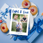 Carte Hanoukka multi-photo Love & Light Script<br><div class="desc">Ce carte photo Hanoukka moderne dispose d'un arrière - plan blanc simple avec script de calligraphie moderne en bleu festif. L'accueil sur le devant dit "Lumière et Amour". Il peut accueillir trois photos (deux carrés et une horizontale) et fonctionnerait bien en couleur ou en noir et blanc. À l'arrière se...</div>