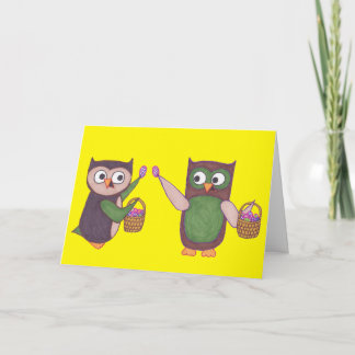 Carte heureuse de hibou de Pâques