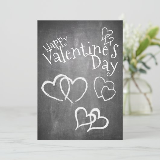 Carte Heureuse Sainte-Valentin sur un tableau à craie (Debout devant)
