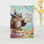 Carte Hibou portant un chapeau d'anniversaire debout sur (Fleur jaune)