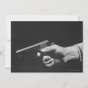 Carte Homme tenant un pistolet