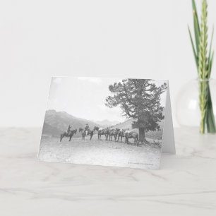 Carte Hommes avec chevaux de bât regardant au-dessus