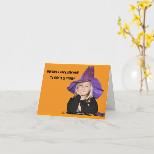 Carte How Does a Witch Know When It's Time for Bed ? (Fleur jaune)