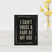 Carte I Cant Trust A Fart At My Age (Fleur jaune)