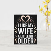 Carte I Like My Wife A Little Bit Older Funny Saying Wom (Fleur jaune)