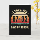 Carte I Survived 67 + 33 Days of School Retro Teacher (Fleur jaune)