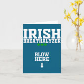 Carte Irish Breathalyzer Blow Here Funny St Patricks Day (Fleur jaune)