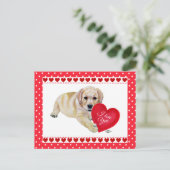Carte Jaune Lab Puppy Valentine's Day (Debout devant)