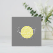 Carte Jaune moderne gris lune Enregistrer la date (Debout devant)