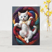 Carte Joli chaton blanc jouant avec des rouleaux de fil  (Fleur jaune)