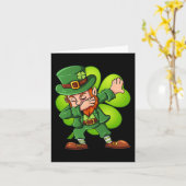 Carte Jour de la Saint Patrick Dabbing Leprechaun Clover (Fleur jaune)