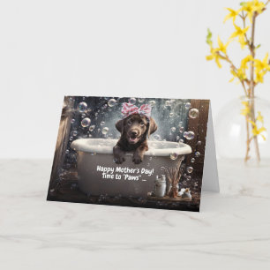 Carte Journée des mamans Chien mignon et drôle dans un b