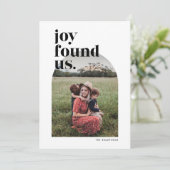 Carte Joy Found Us Arched Photo Holiday Card (Debout devant)