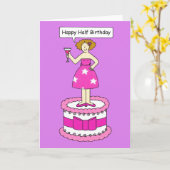 Carte Joyeuse demie-anniversaire dame debout sur un gâte (Fleur jaune)